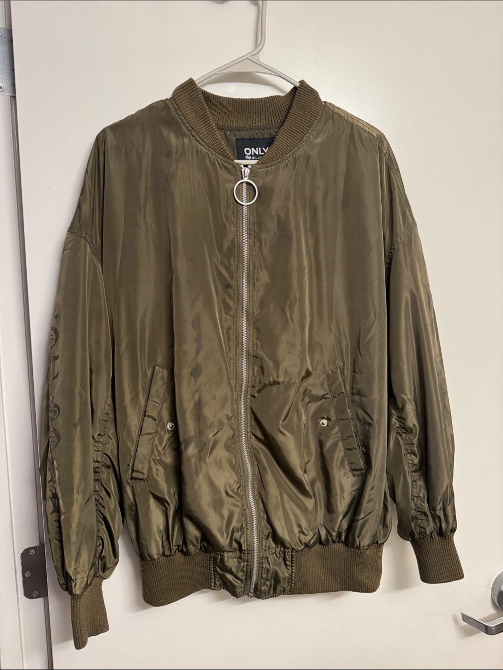 ONLY Olive Green Men’s Bomber Jacket with Ring-Pull Zip